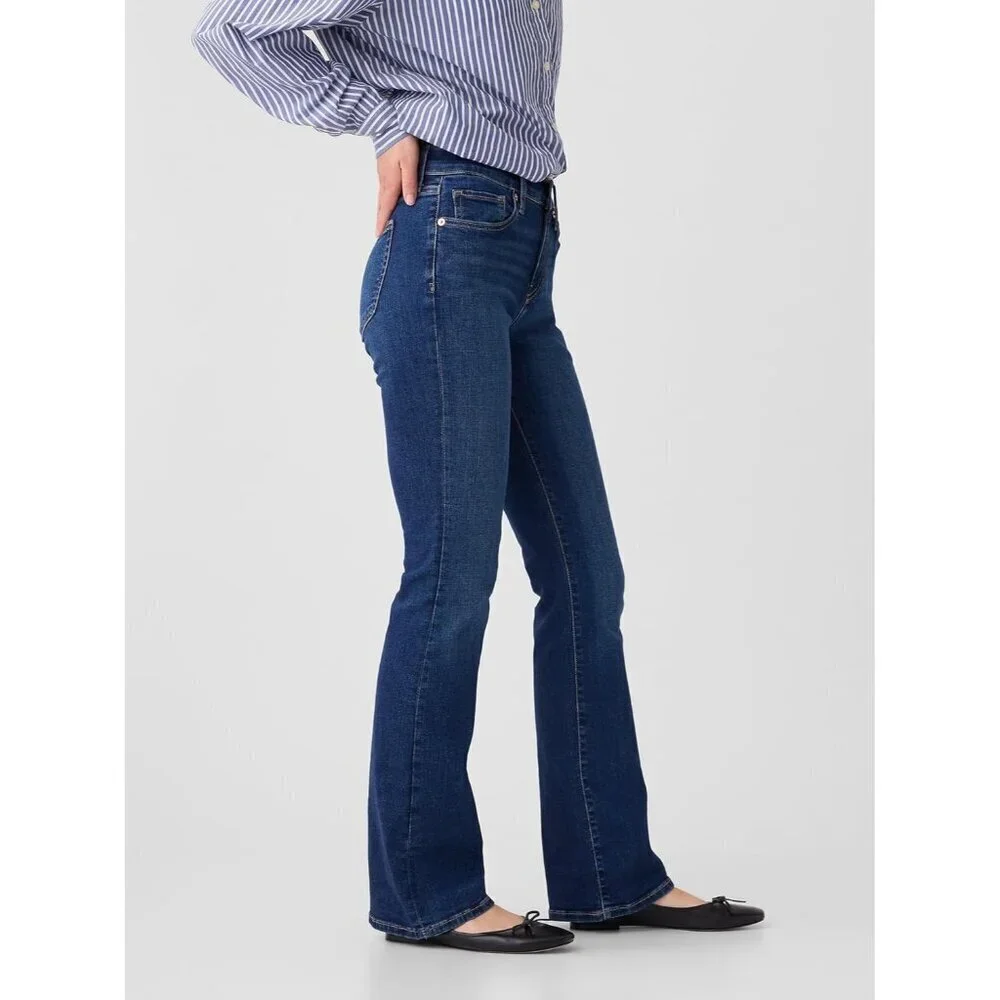 Women's Baby Boot Cut Denim Jeans Medium Wash Size 34 Comfortable Fit